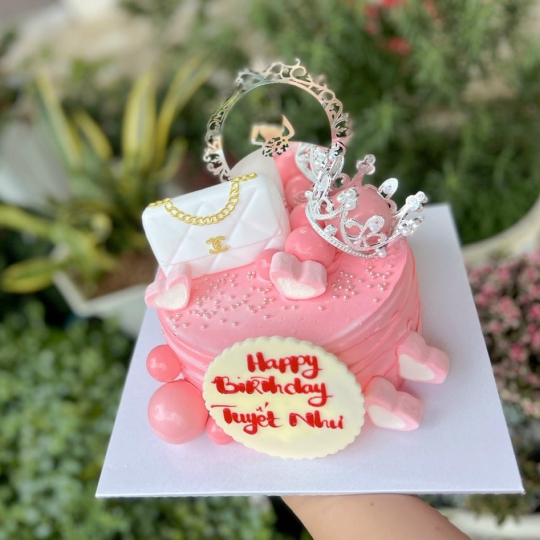 Mẫu bánh kem nữ 3