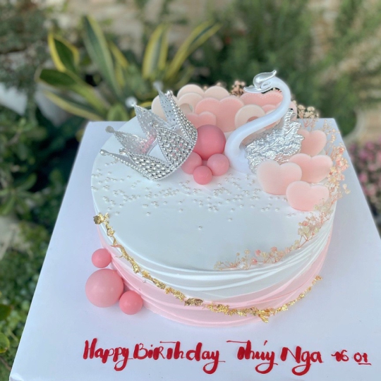 Mẫu bánh kem nữ 4
